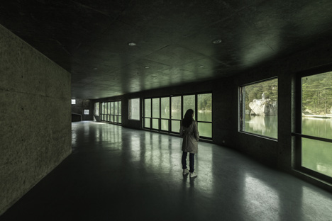 Concrete Tianzhoushan Tea House by Archiplein