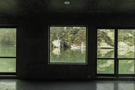 Concrete Tianzhoushan Tea House by Archiplein