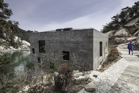 Concrete Tianzhoushan Tea House by Archiplein