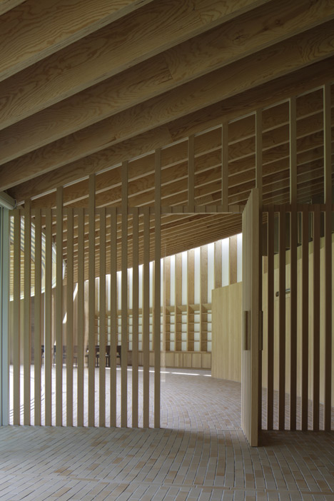 Villa at Sengokubara by Shigeru Ban
