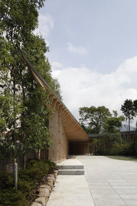 Villa at Sengokubara by Shigeru Ban