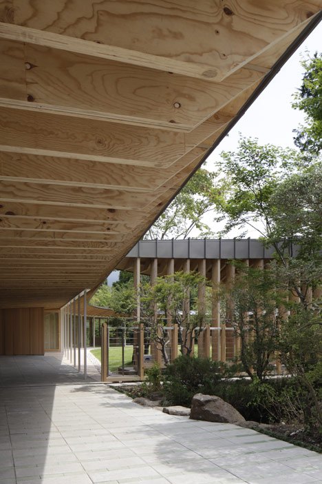 Villa at Sengokubara by Shigeru Ban