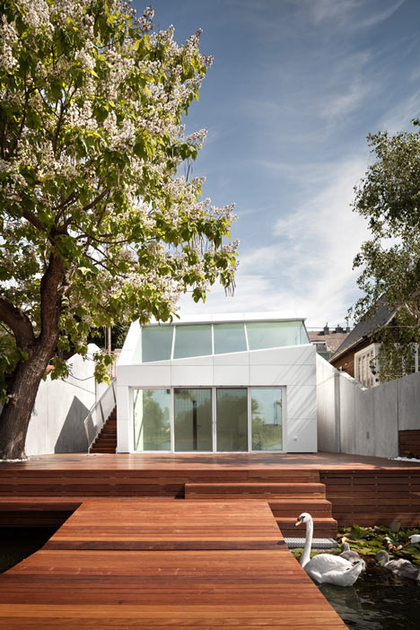 Bathing Hut by Share Architects