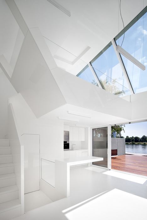 Bathing Hut by Share Architects