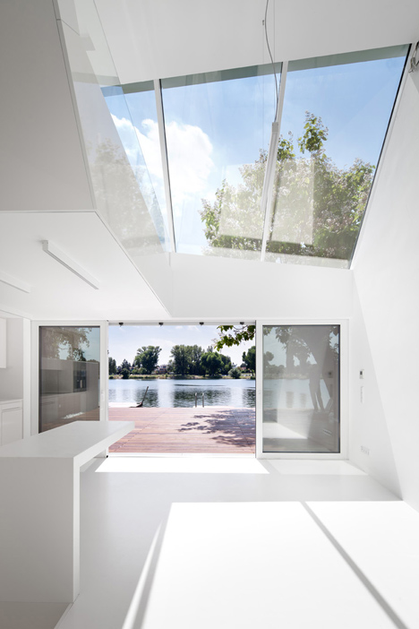 Bathing Hut by Share Architects