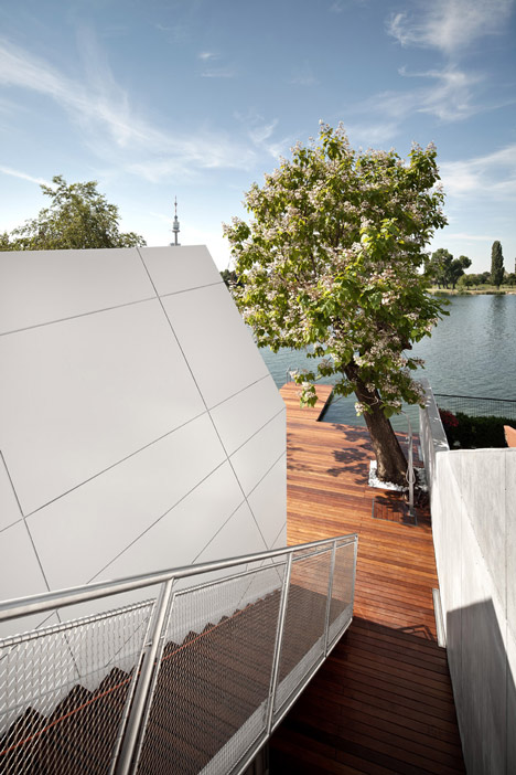 Bathing Hut by Share Architects