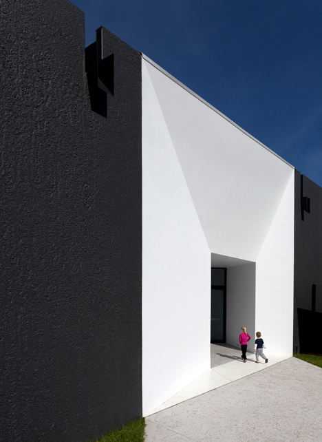 Dapto Anglican Church Auditorium by Silvester Fuller