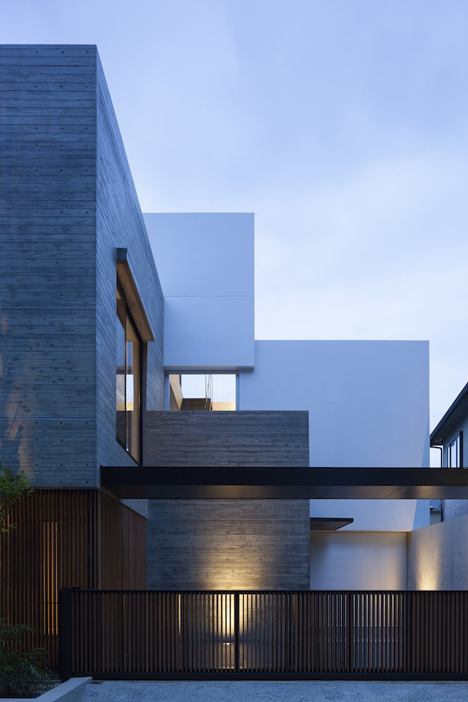 House in Shinoharadai by Tai and Associates