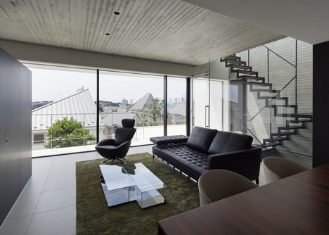 House in Shinoharadai by Tai and Associates