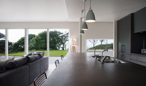 Mortehoe House by McLean Quinlan Architects