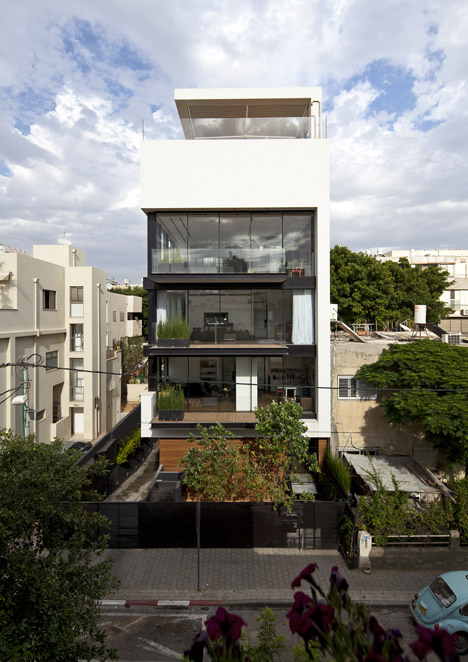Tel Aviv Townhouse by Pitsou Kedem
