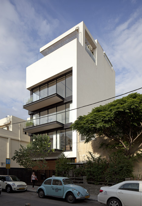 Tel Aviv Townhouse by Pitsou Kedem
