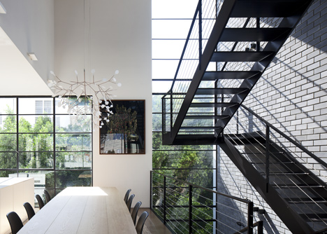 Tel Aviv Townhouse by Pitsou Kedem