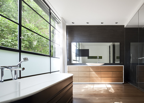 Tel Aviv Townhouse by Pitsou Kedem