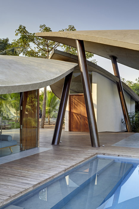 The Leaf House by SJK Architects