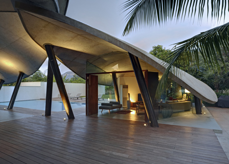 The Leaf House by SJK Architects