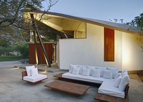 The Leaf House by SJK Architects