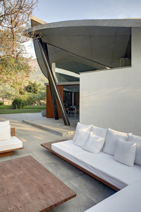 The Leaf House by SJK Architects