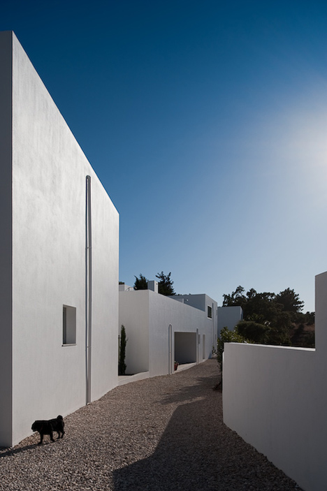 Three houses in Meco by DNSJ.arq