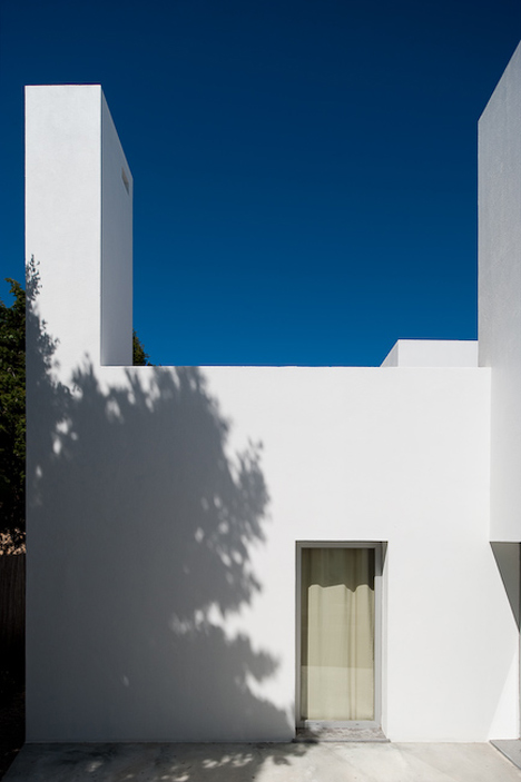 Three houses in Meco by DNSJ.arq