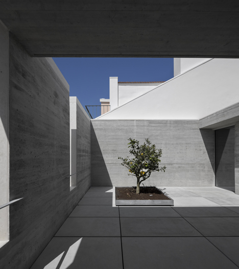 Townhouse in Lisbon by ARX Portugal