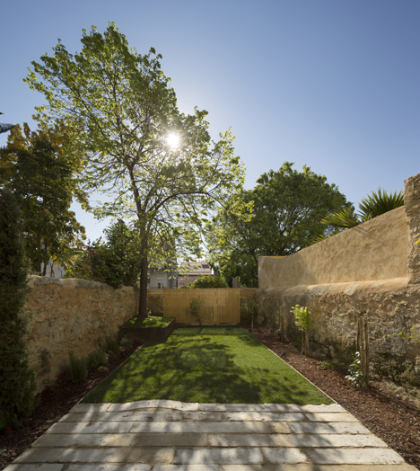 Townhouse in Lisbon by ARX Portugal