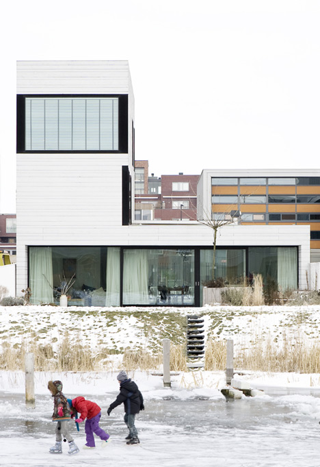Urban Villa in Amsterdam by Pasel Kuenzel Architects