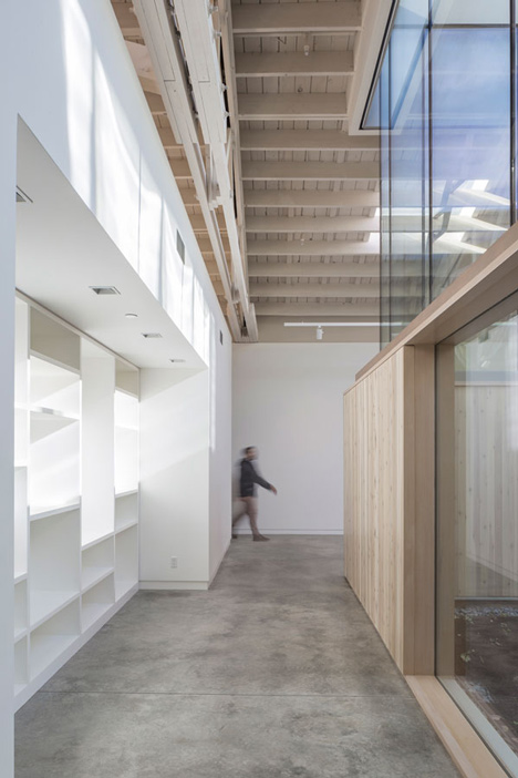 Bowstring Truss House by Works Partnership Architecture