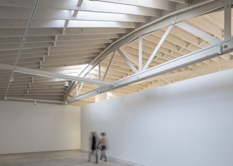 Bowstring Truss House by Works Partnership Architecture
