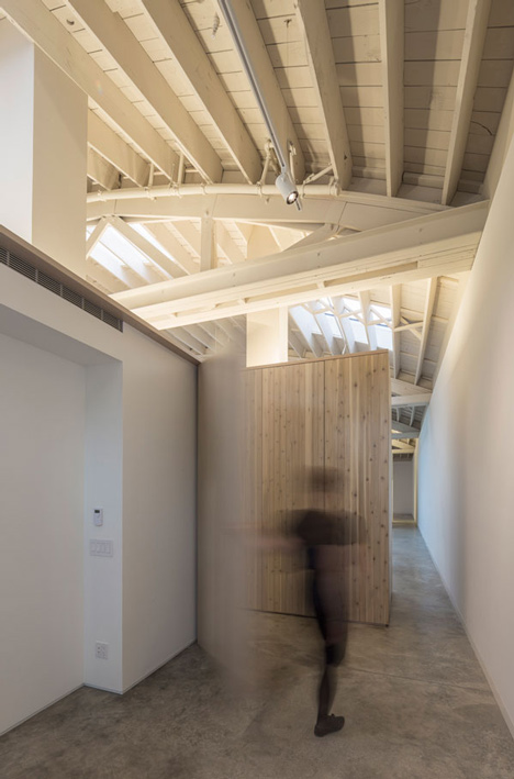 Bowstring Truss House by Works Partnership Architecture