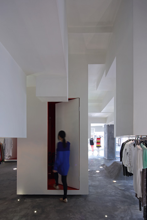 D2C concept store by 3Gatti Architecture Studio
