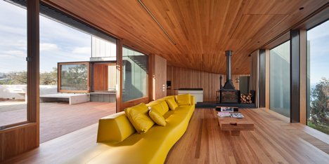 John Wardle's Fairhaven Beach House wraps a courtyard and stretches towards the ocean