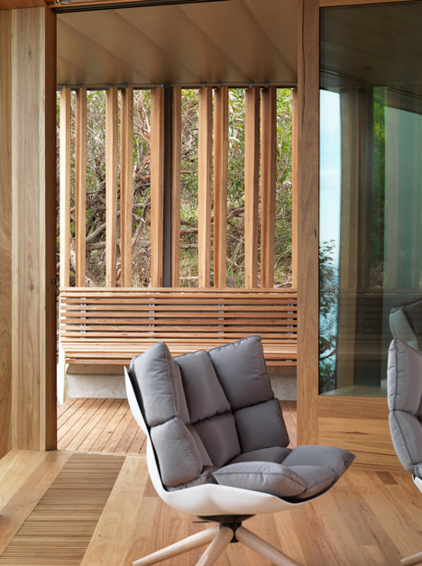John Wardle's Fairhaven Beach House wraps a courtyard and stretches towards the ocean