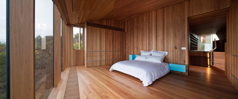 John Wardle's Fairhaven Beach House wraps a courtyard and stretches towards the ocean