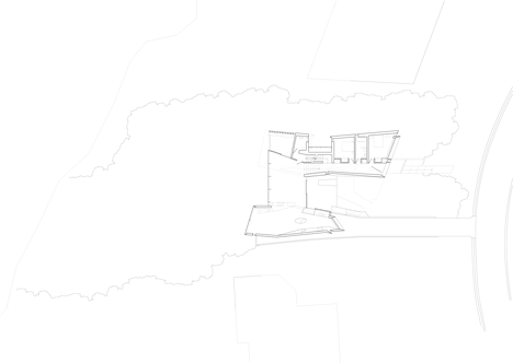 Site plan of John Wardle's Fairhaven Beach House wraps a courtyard and stretches towards the ocean