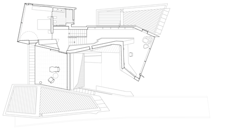 First floor plan of John Wardle's Fairhaven Beach House wraps a courtyard and stretches towards the ocean