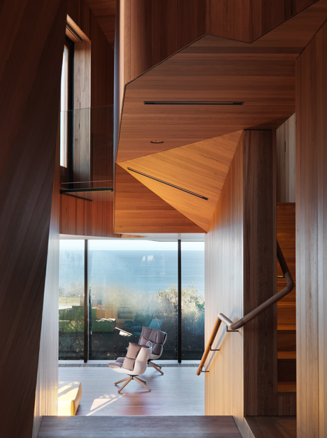 John Wardle's Fairhaven Beach House wraps a courtyard and stretches towards the ocean