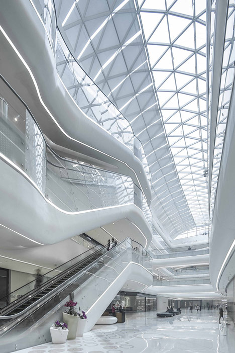Shopping centre covered in silver balls by UNStudio