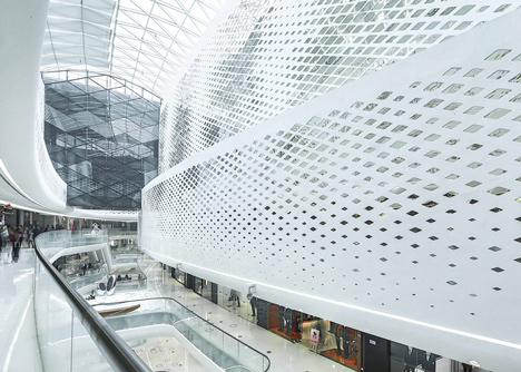 Shopping centre covered in silver balls by UNStudio