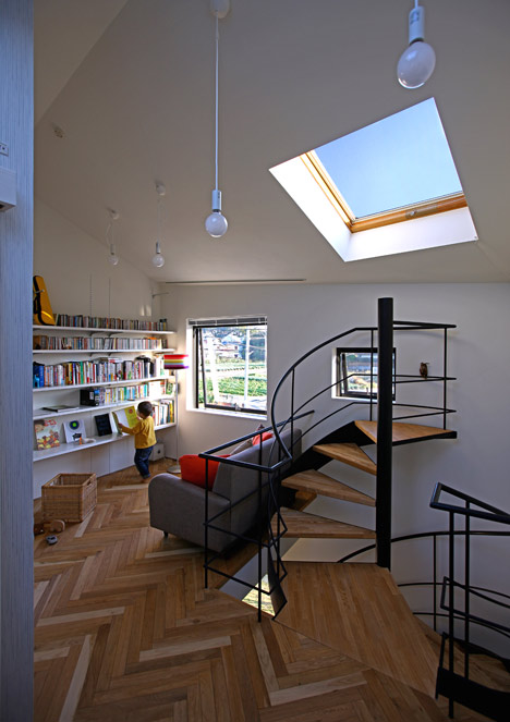 House in Oiso by atelier HAKO architects_dezeen_11