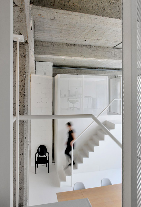 Loft FOR renovated apartment in Brussels by adn Architectures