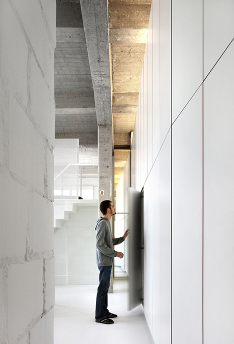 Loft FOR renovated apartment in Brussels by adn Architectures