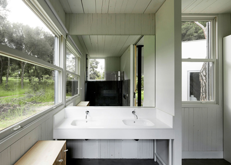 MO House in the woods by FRPO