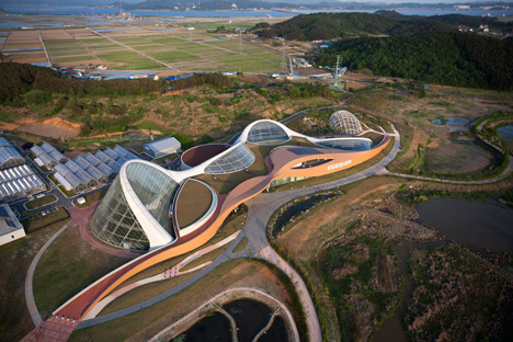 National Ecology Center by Grimshaw and Samoo