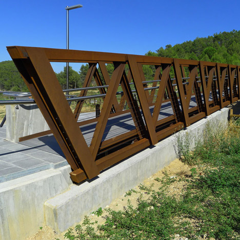 Sant Pere Sacarrera corten steel Footbridge by Alfa Polaris SL
