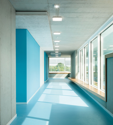 Secondary School Ergolding by Behnisch Architekten