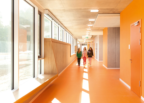 Secondary School Ergolding by Behnisch Architekten