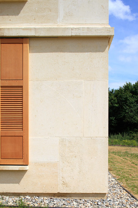 Social housing with solid stone walls by Perraudin Architecture