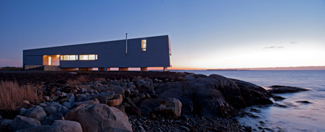 Sunset Rock House by Mackay-Lyons Sweetapple Architects