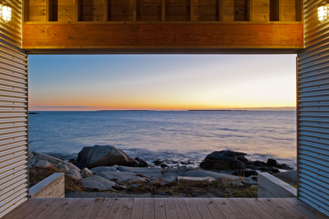 Sunset Rock House by Mackay-Lyons Sweetapple Architects